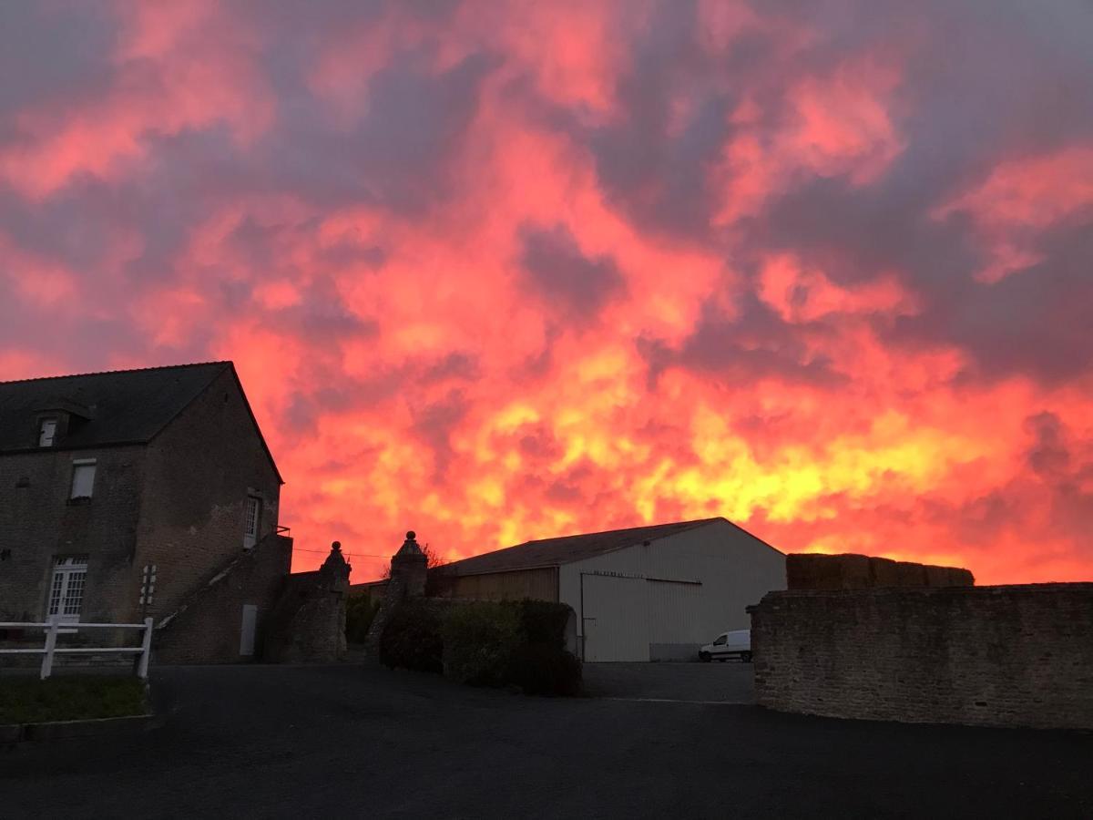 Grand Gite De La Ferme De La Tourelle Longues-sur-Mer Exteriör bild